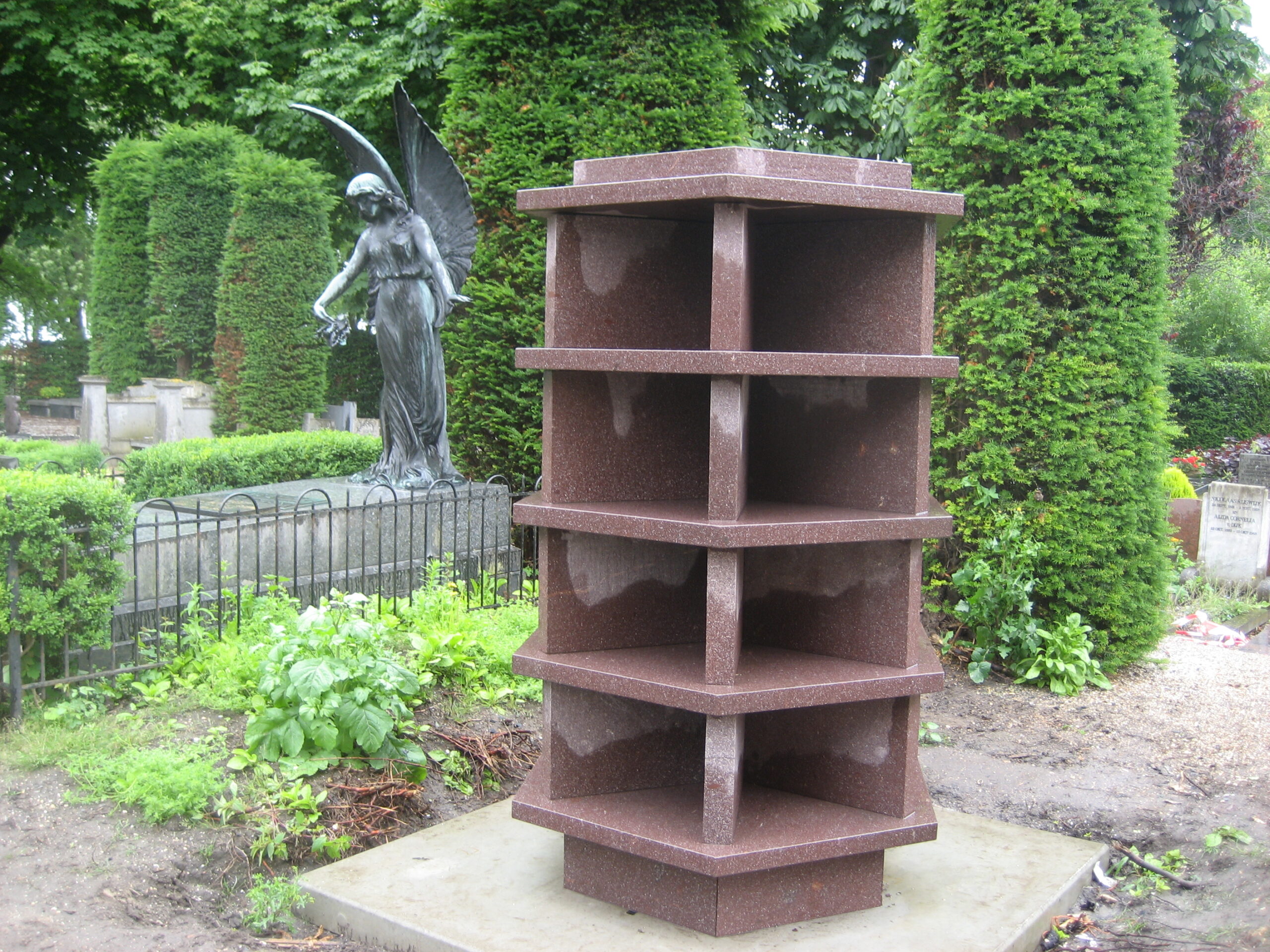 mausoleums,prive mausoleums,ossuarium,Verzamelgraf,Urnencolumbarium,Urnencolumbaria